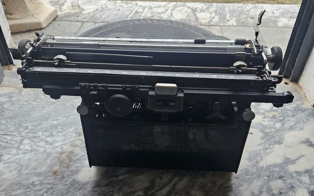 Máquina de escrever Urania