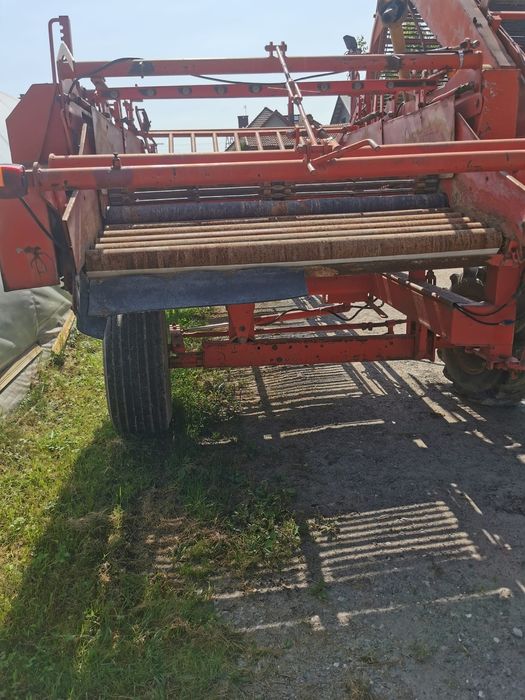 Kombajn AMAC do zbioru buraczka ćwiklowego i ziemniaka