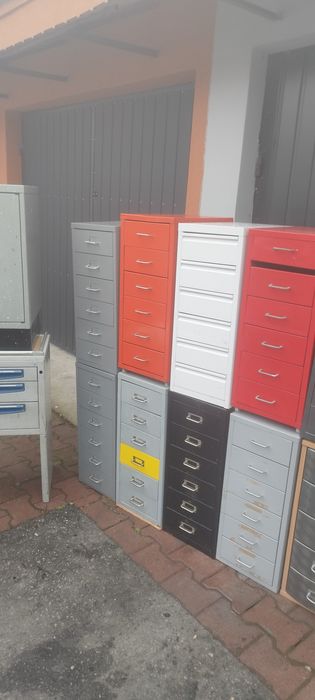 Szafka metalowa solidna konstrukcja