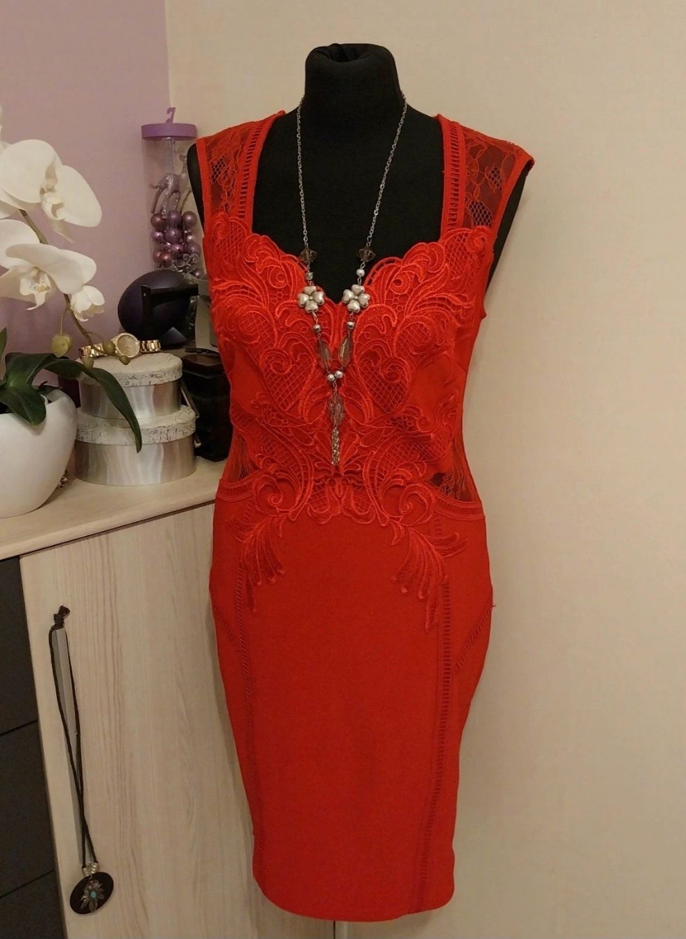 Cudowna czerwona elegancka sukienka  koktajlowa