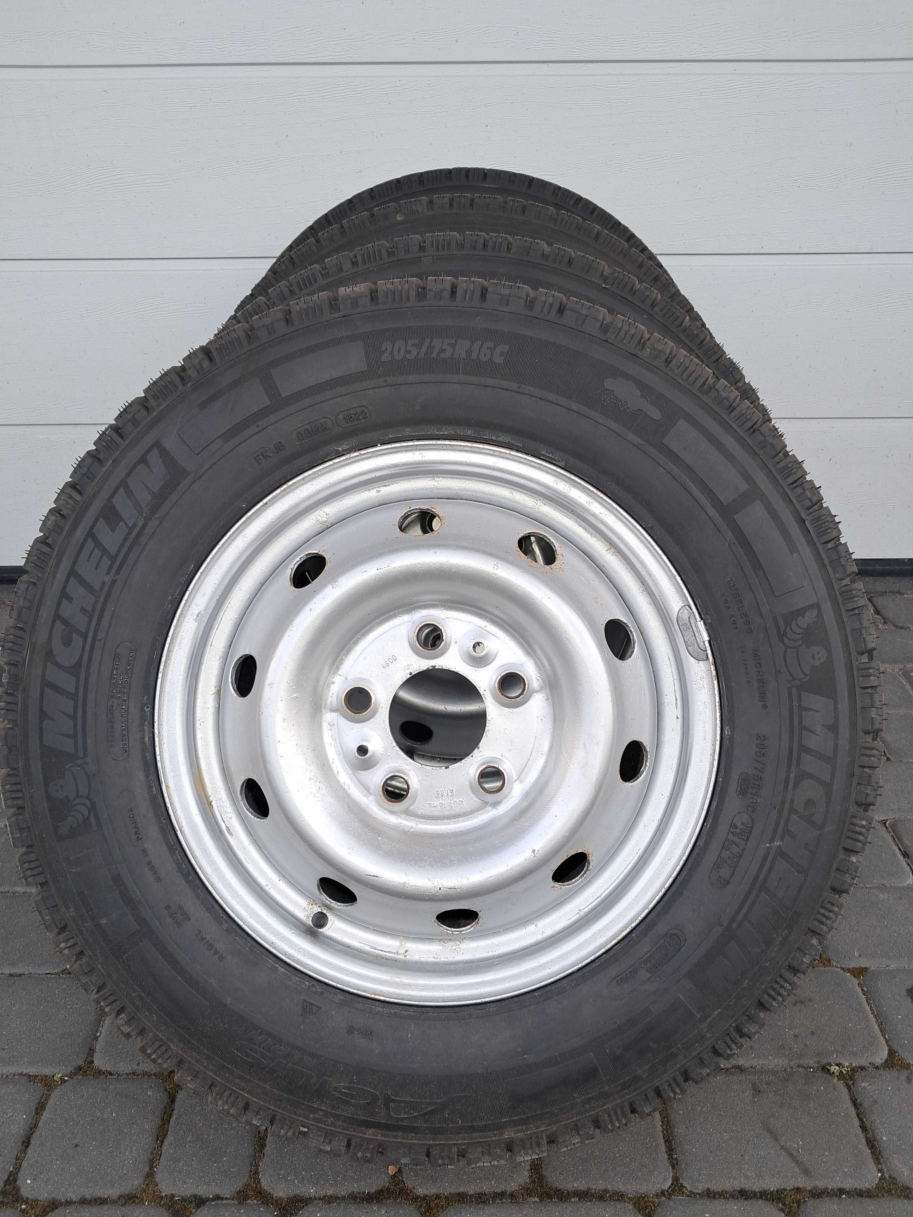 Opony zimowe Michelin Agilis Alpin 205/75 R16 (do kampera, busa)