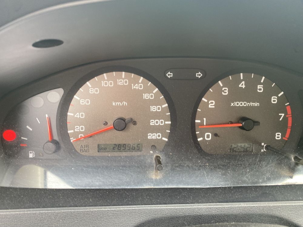 Vende-se Nissan Almera 1998