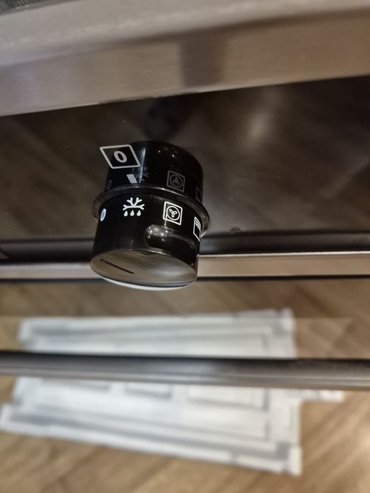 Piekarnik Electrolux, model EZA5420AOX.
Jest to wielofunkcyjny piekarn