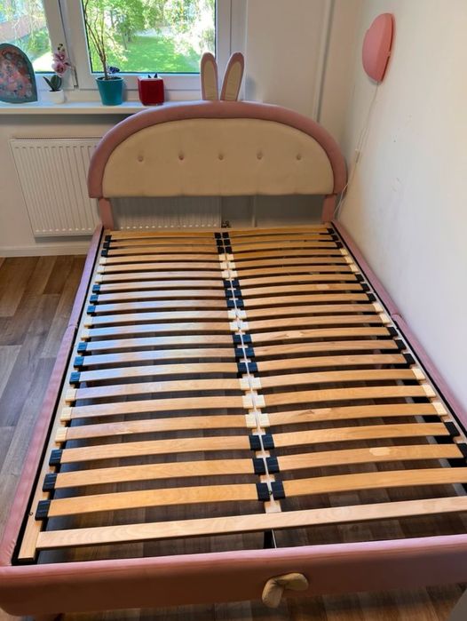 Вживане дитяче підліткове ліжко для дівчинки з м'якою оббивкою зайчик