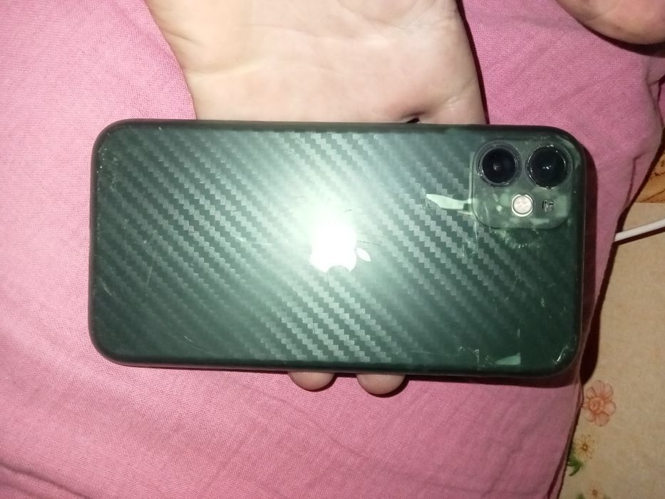 Айфон 11  на айклауде батарея 80% и экран роботает