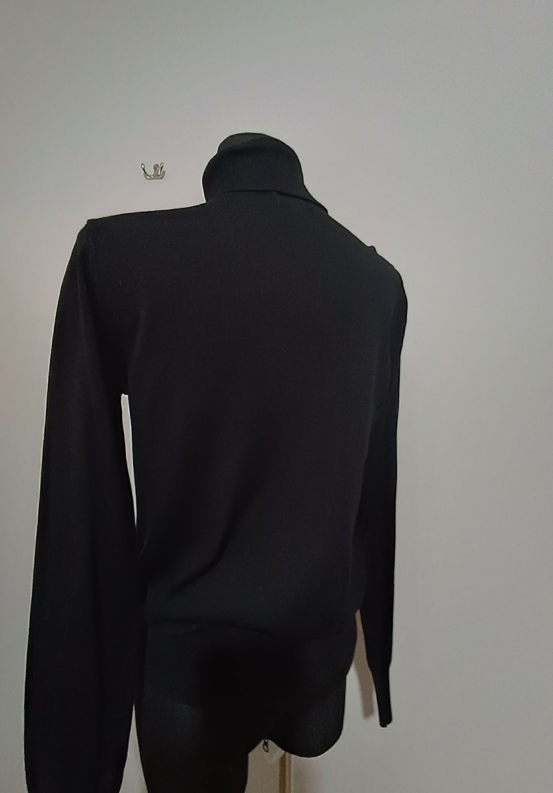 Czarny sweter Golf firmy H&M rozmiar S/M