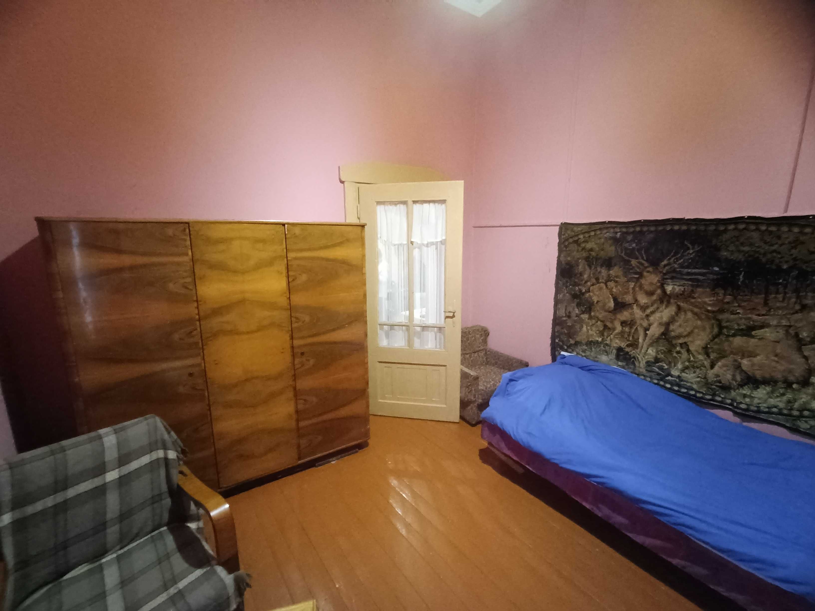 ПРОДАЖ великої (40 кв.м) 1 кімнатної КВАРТИРИ у ЦЕНТРІ,є підвал, гараж
