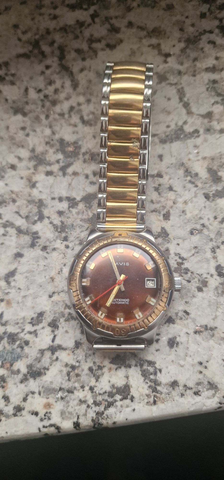 2 relogios antigos mas novos automaticos
