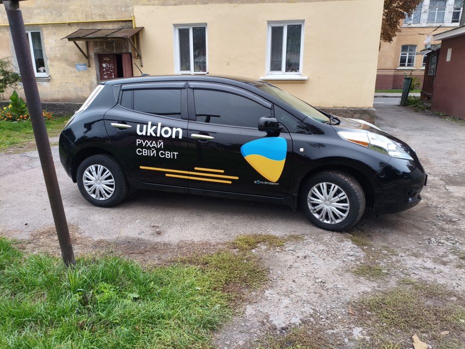 Аренда авто Нисан лиф 2013 р Брендирование