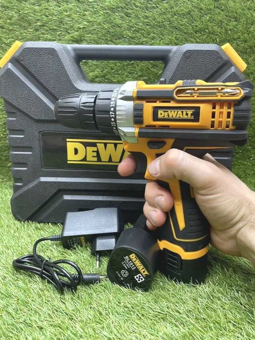 Шуруповерт потужний DeWALT 12V з набором і кейсом