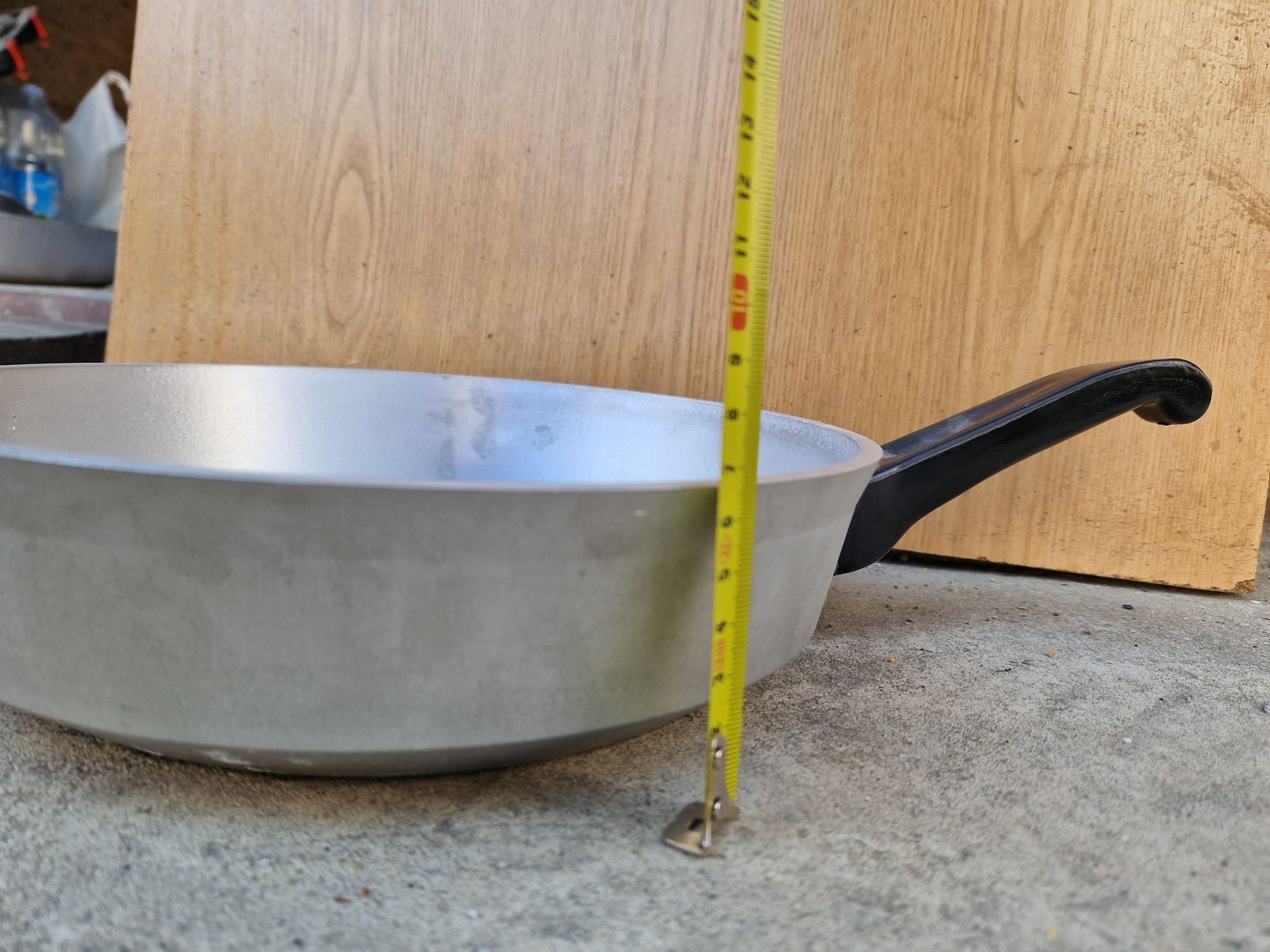Алюмінієва сковородка с кришкою 26 см.