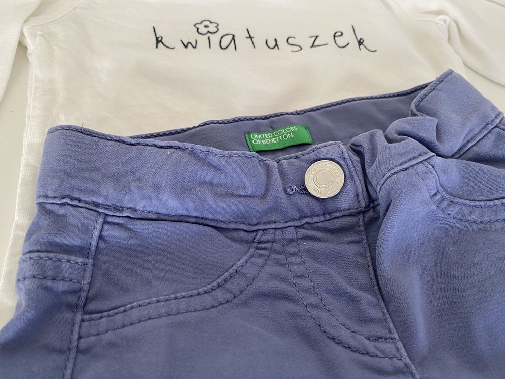 Komplet zestaw biala koszulka i niebieskie spodenki United Colors r.80