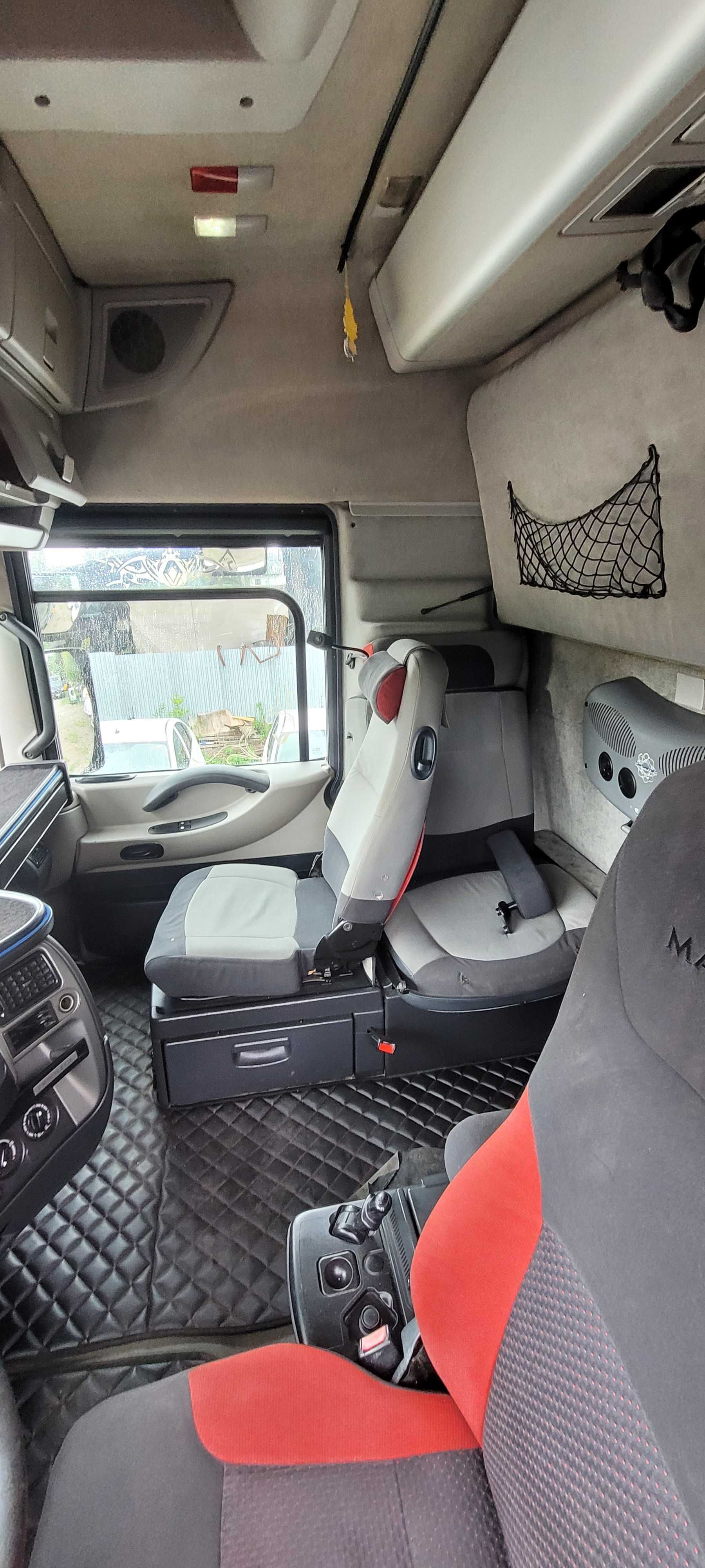 Magnum Dxi 520 Salonka