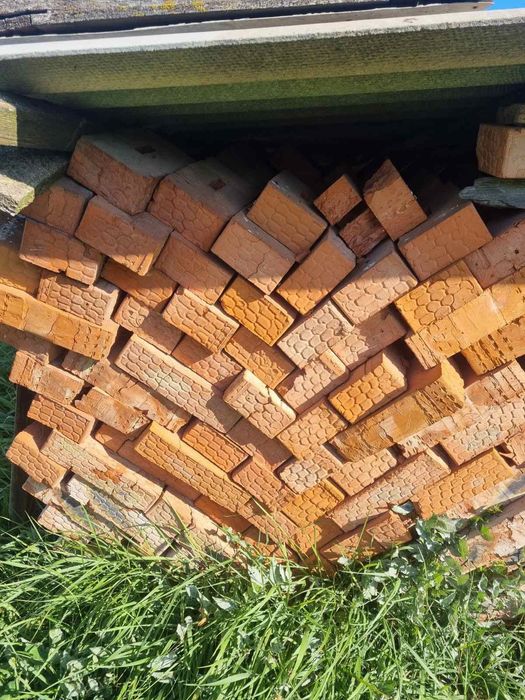 Цегла рядова червона