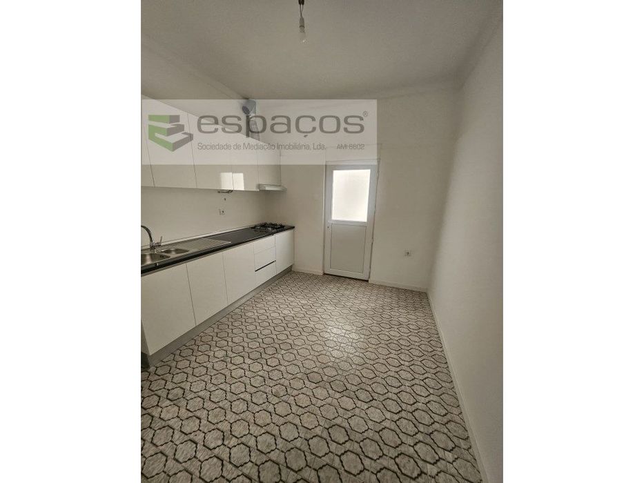 Andar de Moradia em Santa Iria da Azoia, Loures