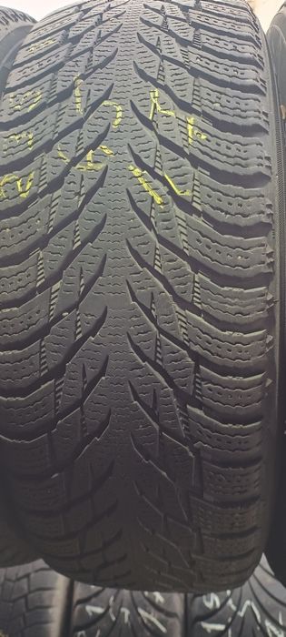 Зимние шины 235/65/17 Nokian