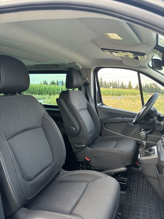 Wynajem busa 8-osobowego Renault Trafic wersja Long 2024r automat