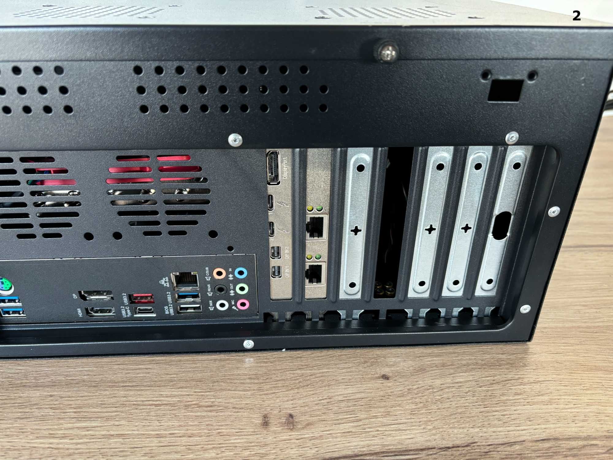 Komputer w obudowie rack 4U