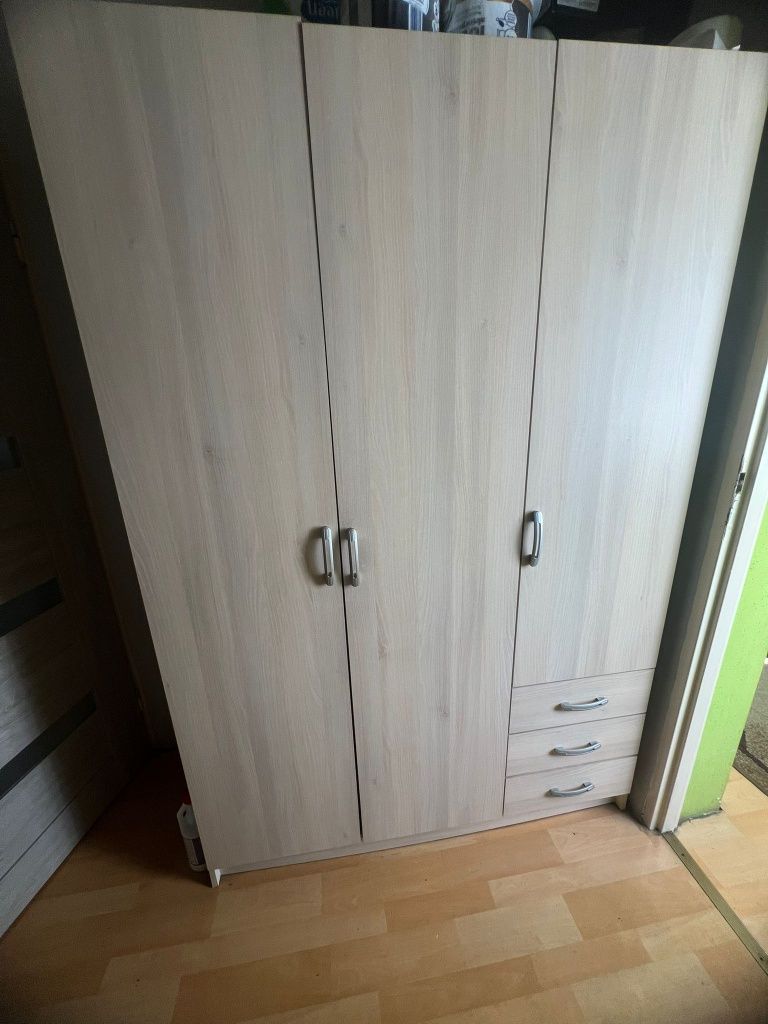 Szafa 3 drzwi i szuflady