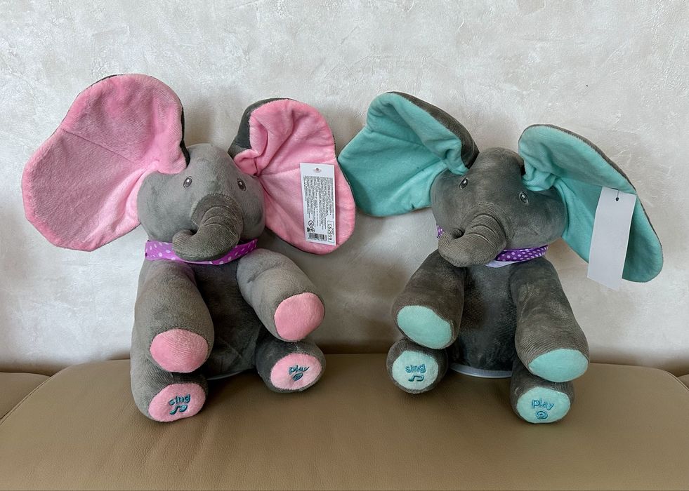 Мʼяка іграшка "Слоненя" (рухливі вушка, співає англійською)