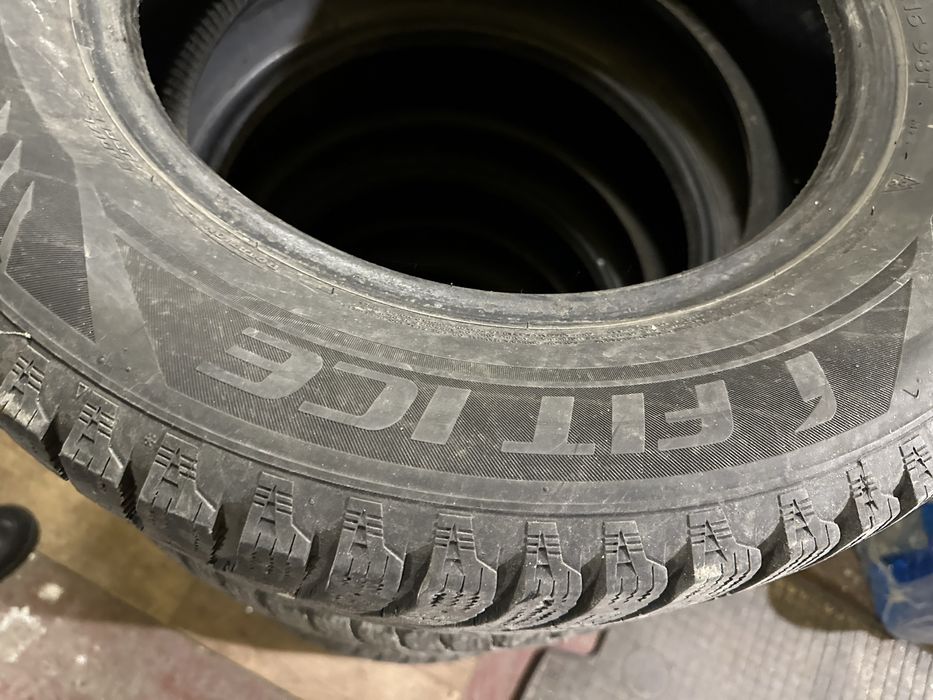 Зимова гума 215 65 R16
