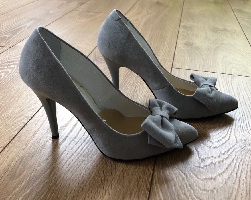 Czółenka Karoń szary zamsz rozm. 37 stan bardzo dobry