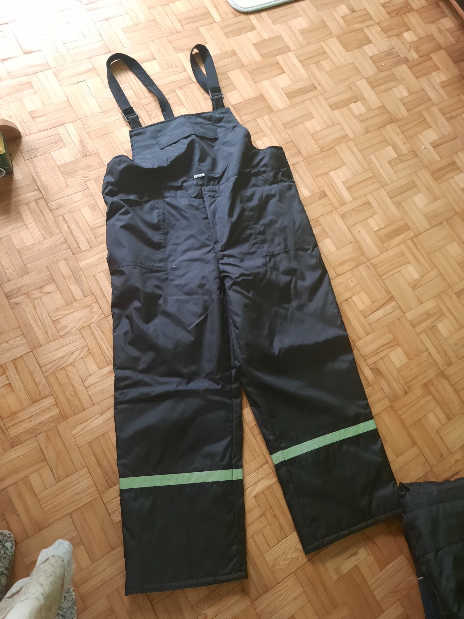 Spodnie ogrodniczki na szelkach ubranie robocze Magnum 4XL odblaski