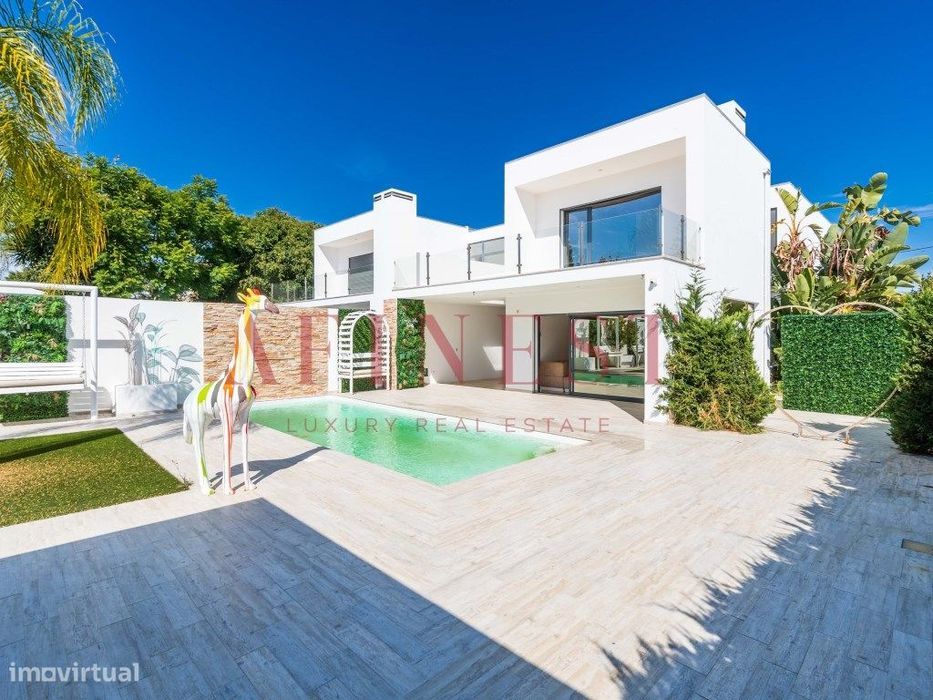 Moradia T4 Com Piscina Na Aroeira - Marisol