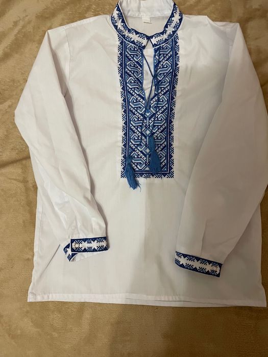 Вишиванка для хлопчика 8/9/10 років в ідеальному стані біла