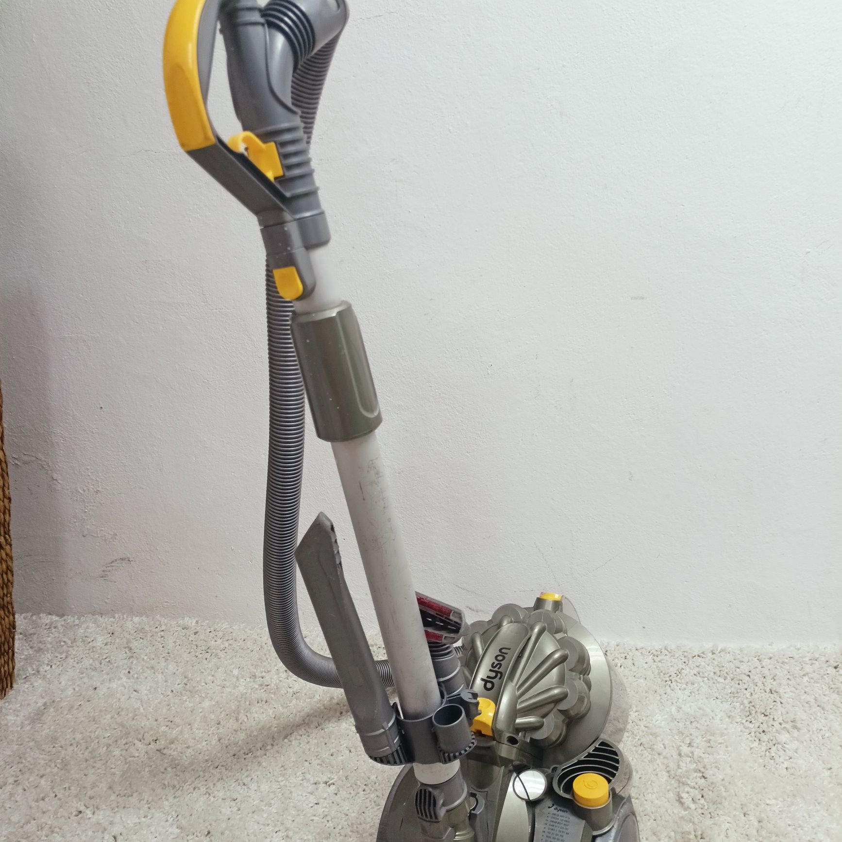 DYSON, odkurzacz bezworkowy DC08.