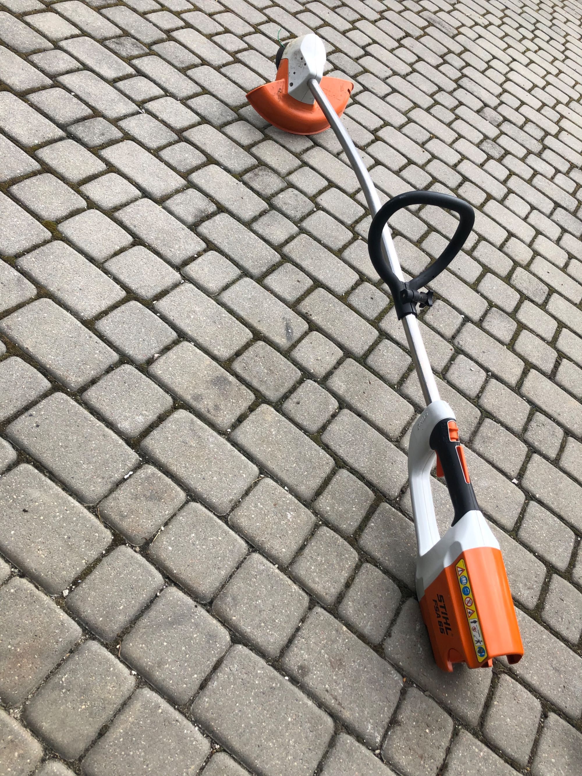 Kosa akumulatorowa na akumulator stihl na baterie podkaszarka