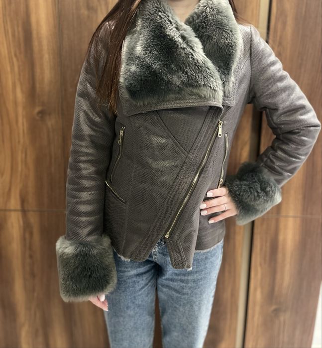 Женская дубленка бренд Marciano Guess  р. S в отличном состоянии