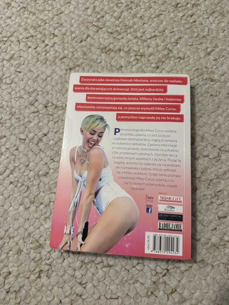 Miley Cyrus dobra/zła Chloé Govan