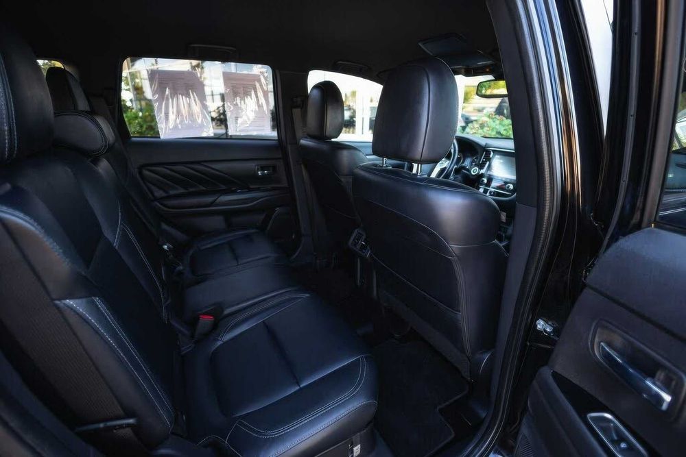 Mitsubishi Outlander Hybrid Plug-in SEL S-AWC      2020