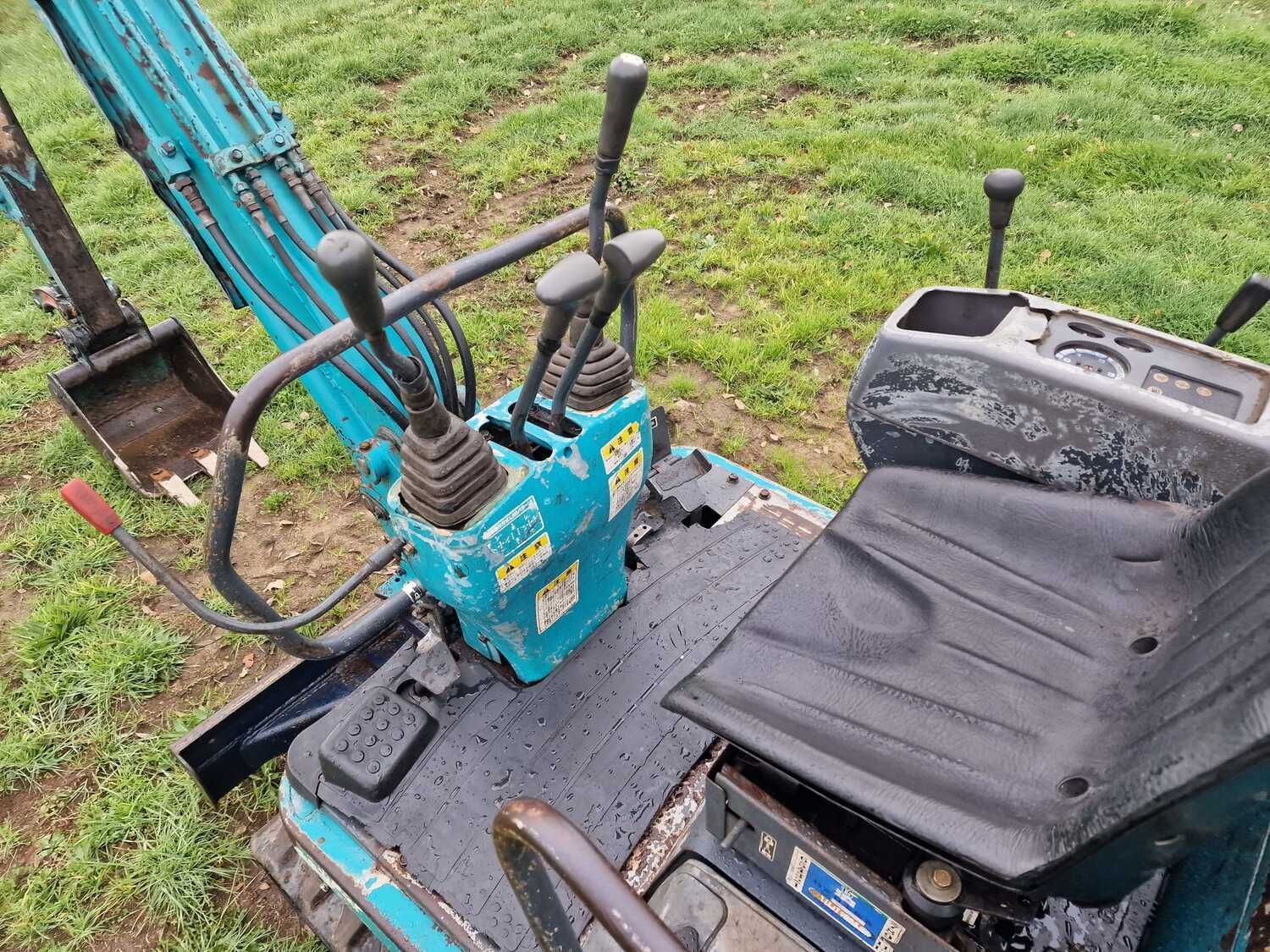 Mini Giratória / Escavadora Kubota K-015 - 1,5Toneladas