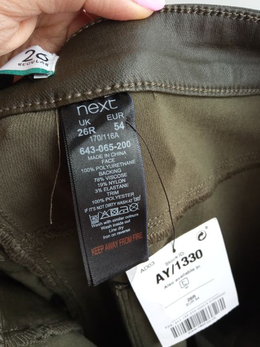 Next nowe spodnie damskie skórzane woskowane khaki lampasy 54