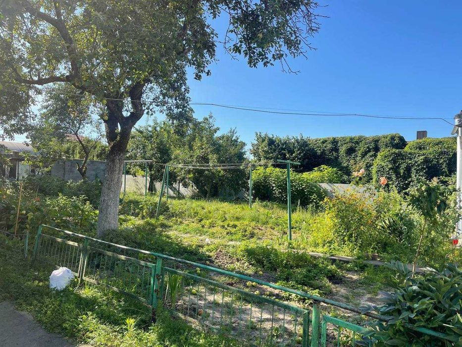 Продам земельну ділянку під будівництво в місті