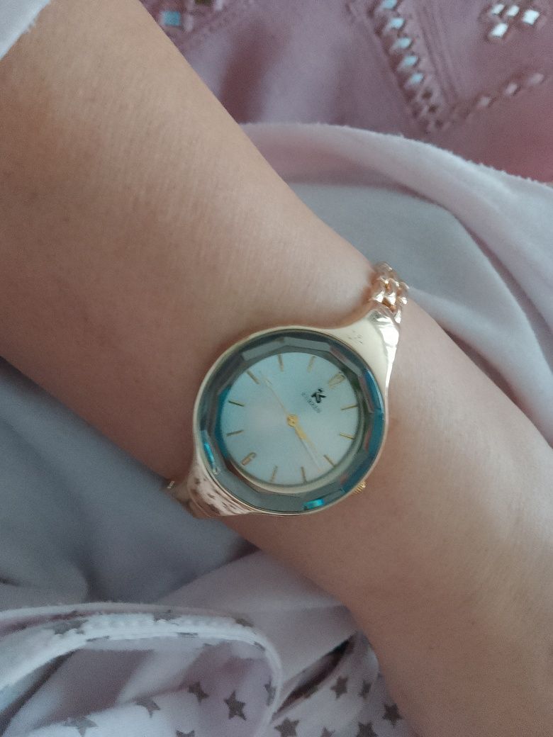 Zegarek damski nie scieralny w kolorze złota