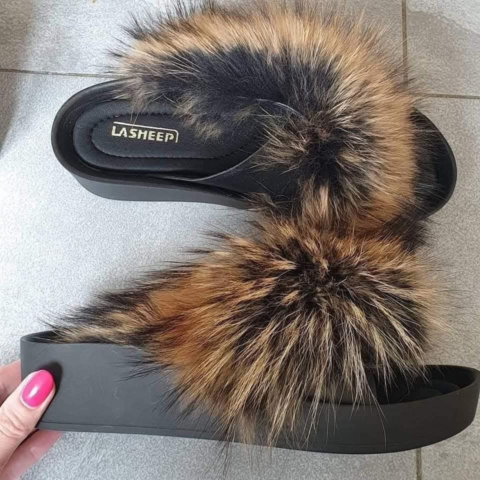 Eleganckie klapki z naturalnym futerkiem z Jenota