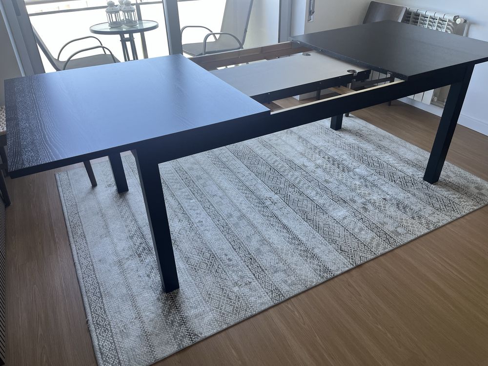 Mesa de Jantar IKEA Extensível – Design Moderno, Pronta a Usar!