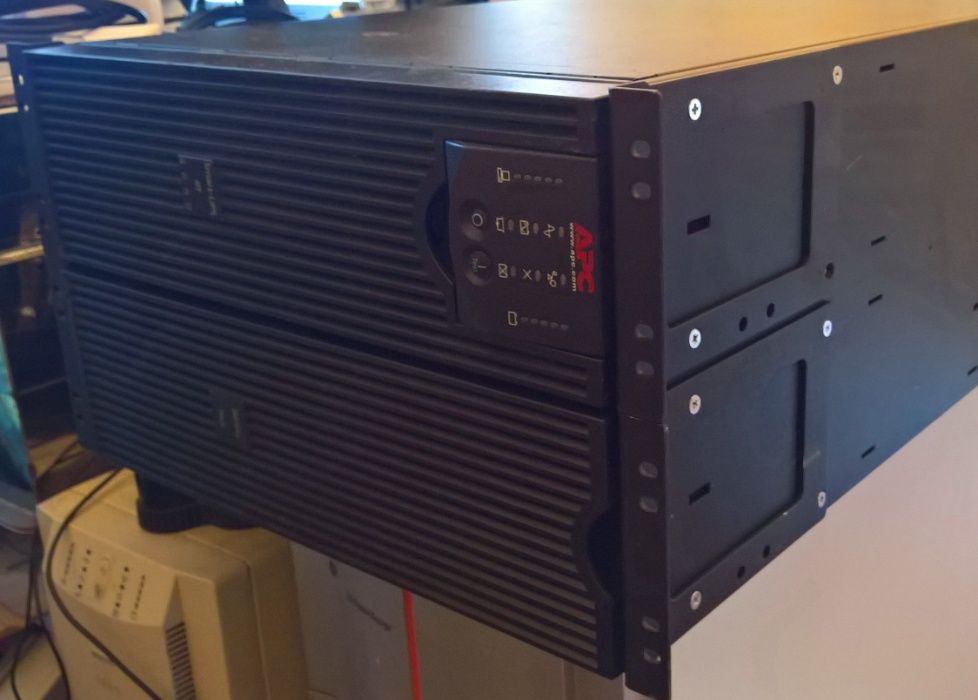 Источник бесперебойного питания ИБП APC Smart-UPS RT8000VA