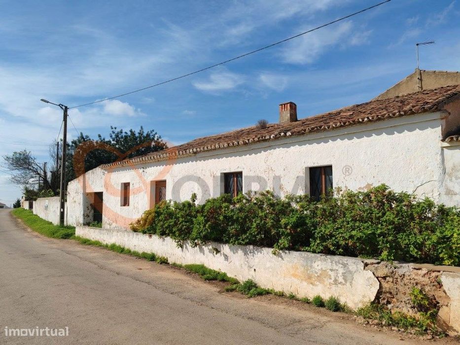 Moradia para recuperar situada em Tunes, Silves