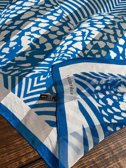 Вінтажний шовковий платок хустка valentino ( оригінал)