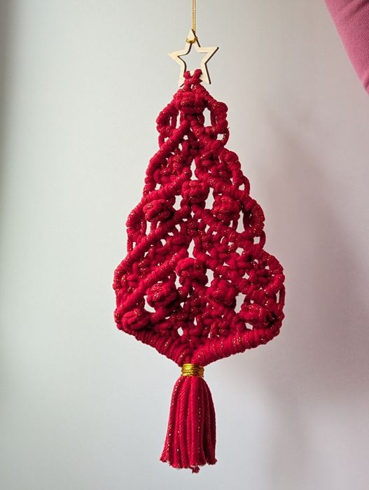 Świąteczna dekoracja handmade choinka makrama