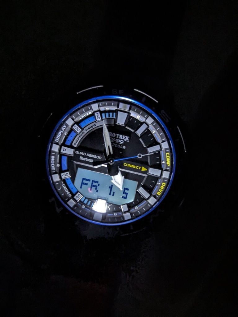 Годинник Casio pro trek.