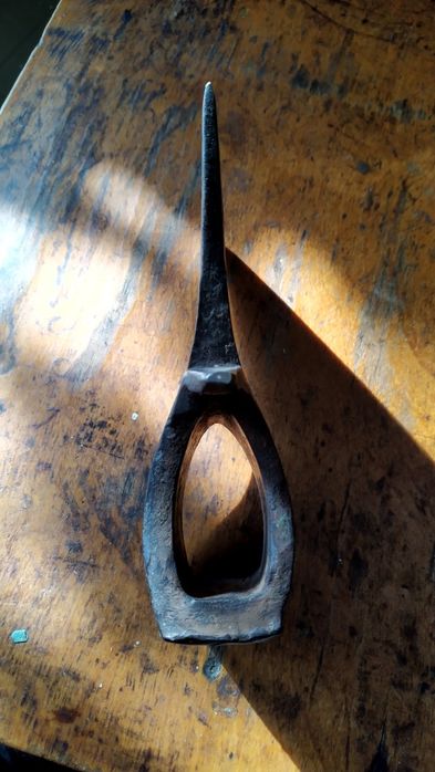 Топор старинный звенит