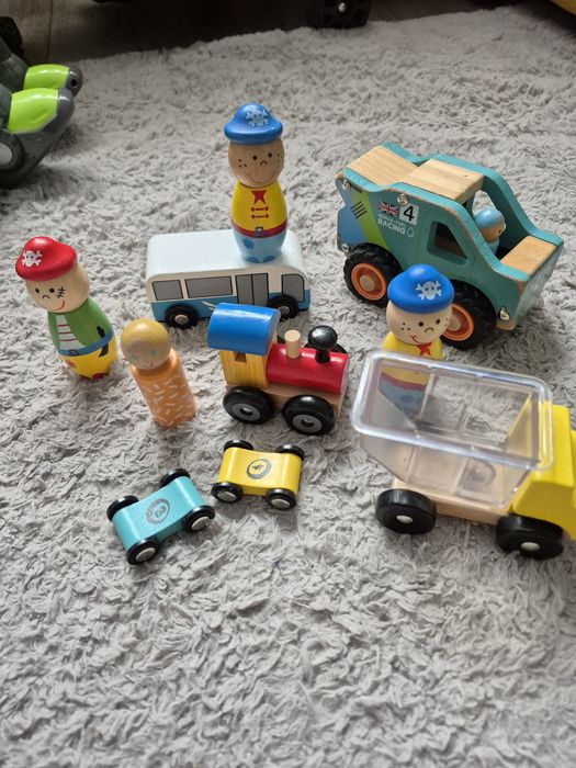 Zestaw zabawek drewnianych