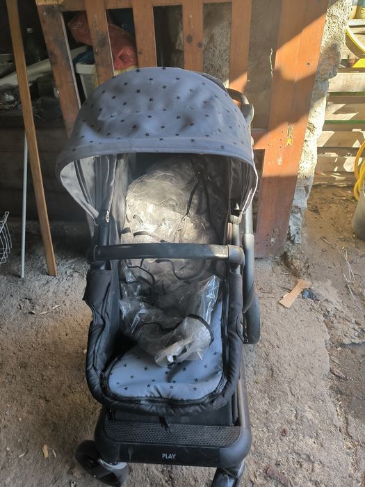 Carrinho de bebé e cadeira auto