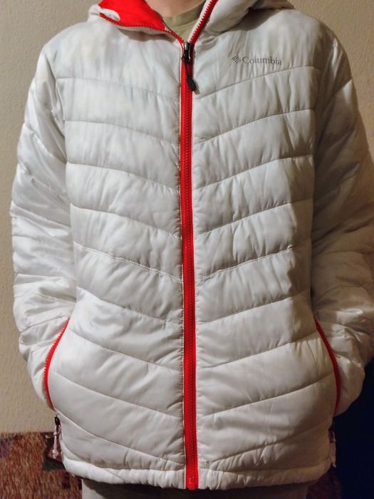 Зимова куртка від columbia, білого кольору, високої якості. Трохи б/у