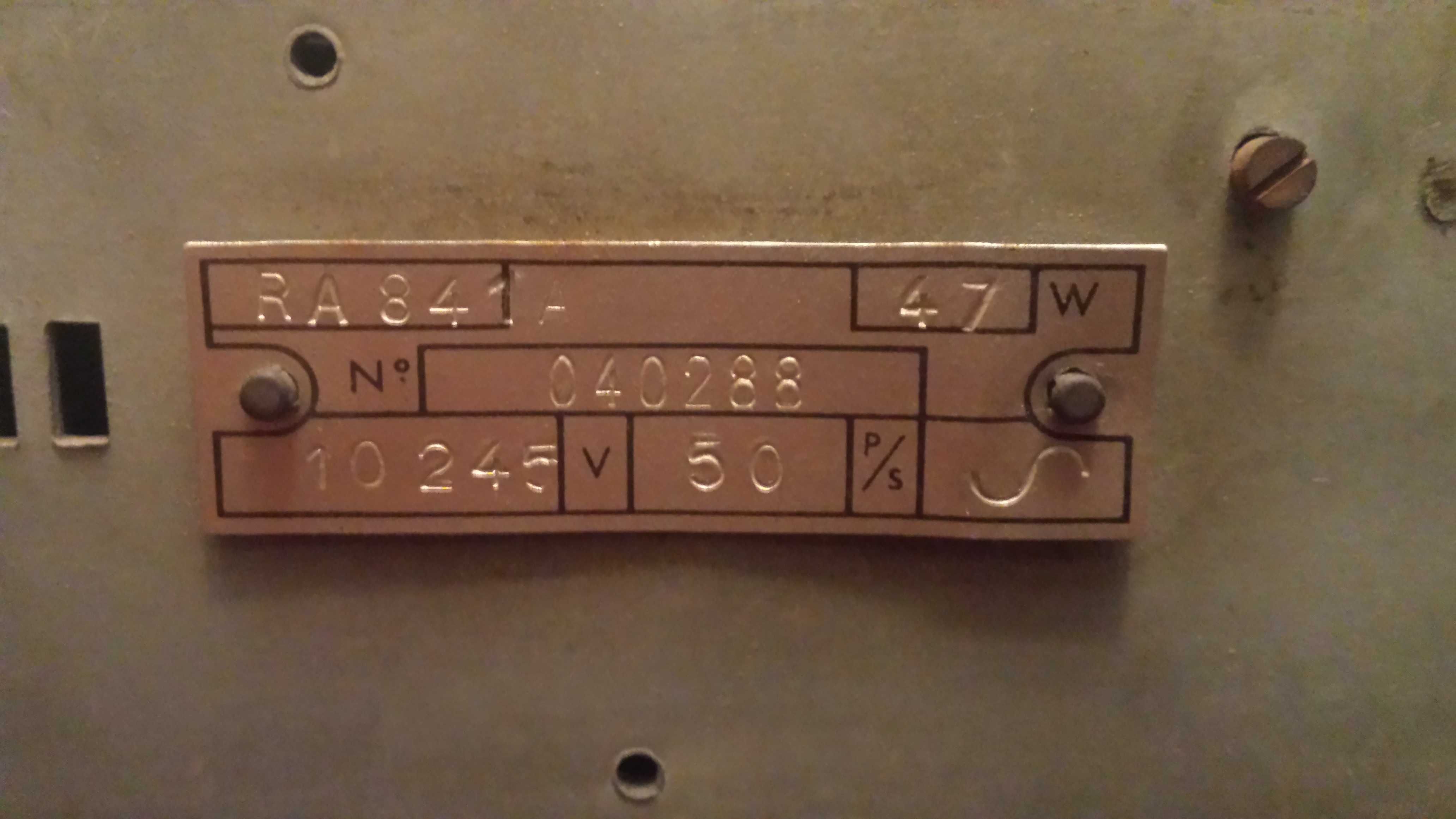 Rádio a Válvulas Radiola RA841A